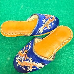 Antique Vintage 1920s/1930s Chinese Hand Embroidered Dragon Slippers For Child
